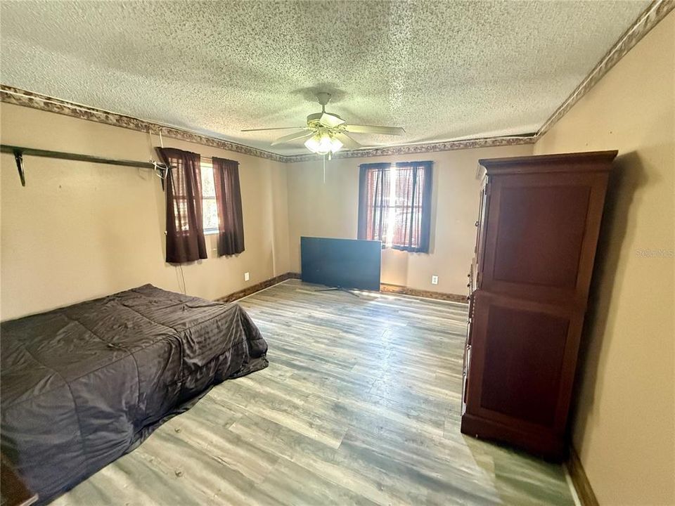 待售: $550,000 (4 贝兹, 3 浴室, 2464 平方英尺)