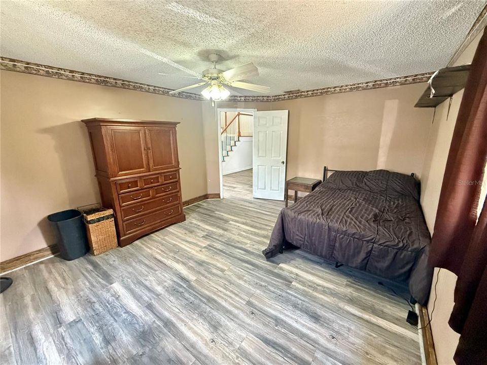 待售: $550,000 (4 贝兹, 3 浴室, 2464 平方英尺)