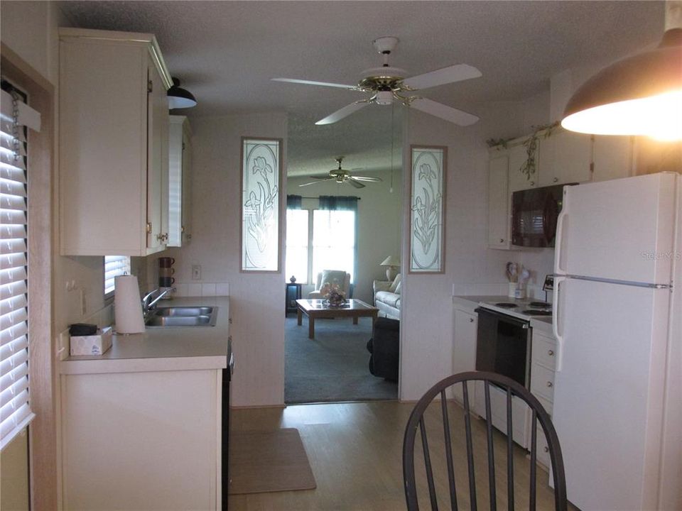 На продажу: $125,000 (2 спален, 2 ванн, 900 Квадратных фут)