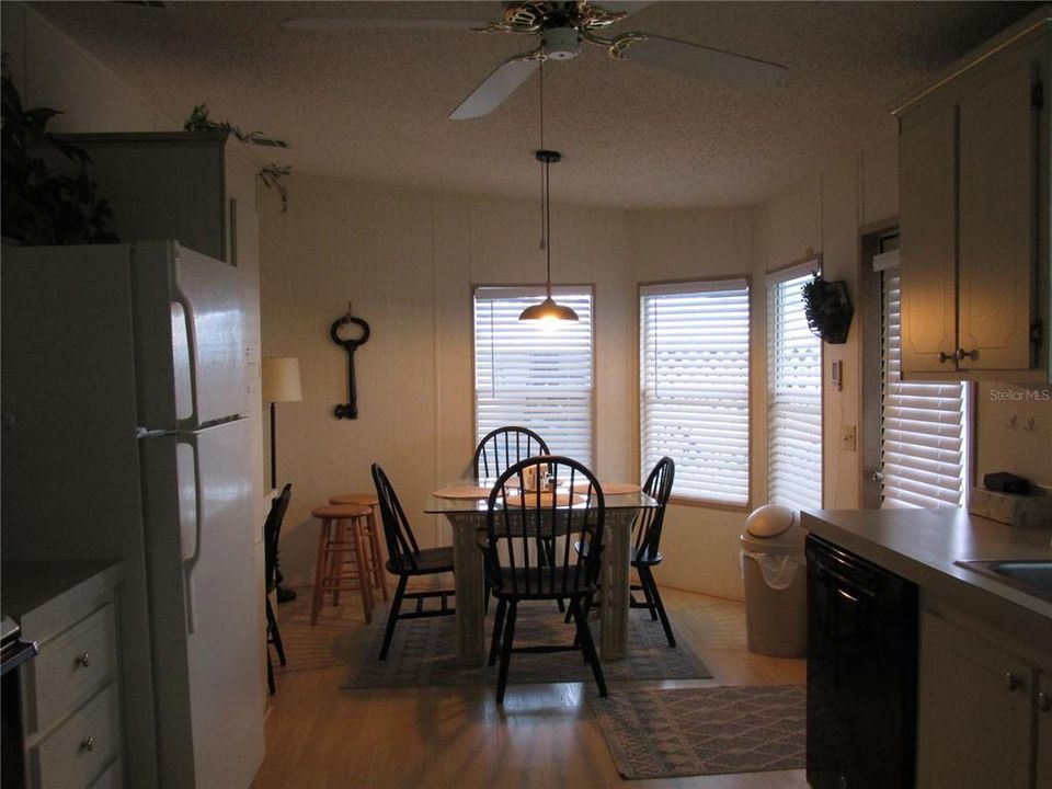 На продажу: $125,000 (2 спален, 2 ванн, 900 Квадратных фут)