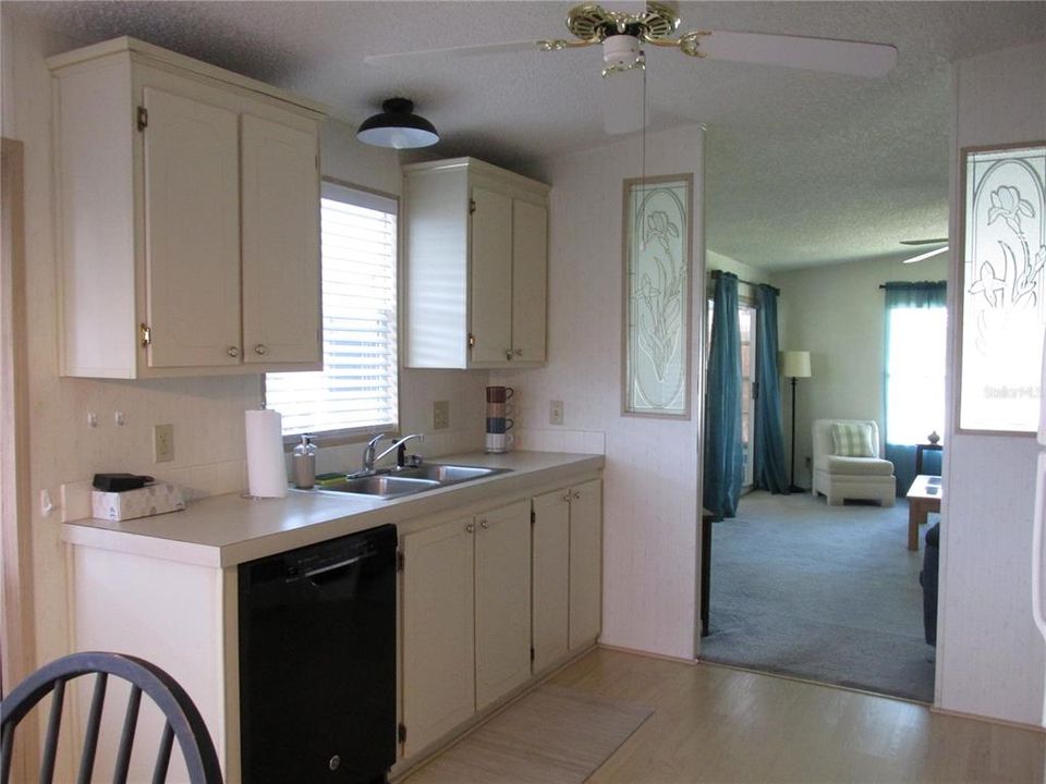 На продажу: $125,000 (2 спален, 2 ванн, 900 Квадратных фут)