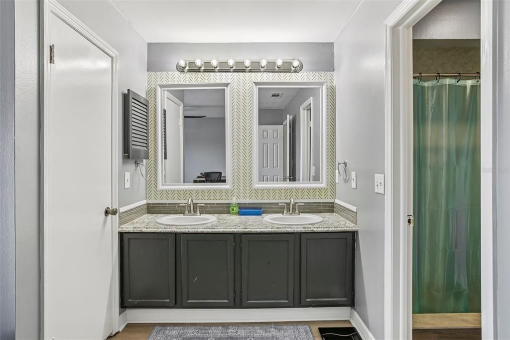 Под контрактом: $336,000 (2 спален, 2 ванн, 1440 Квадратных фут)