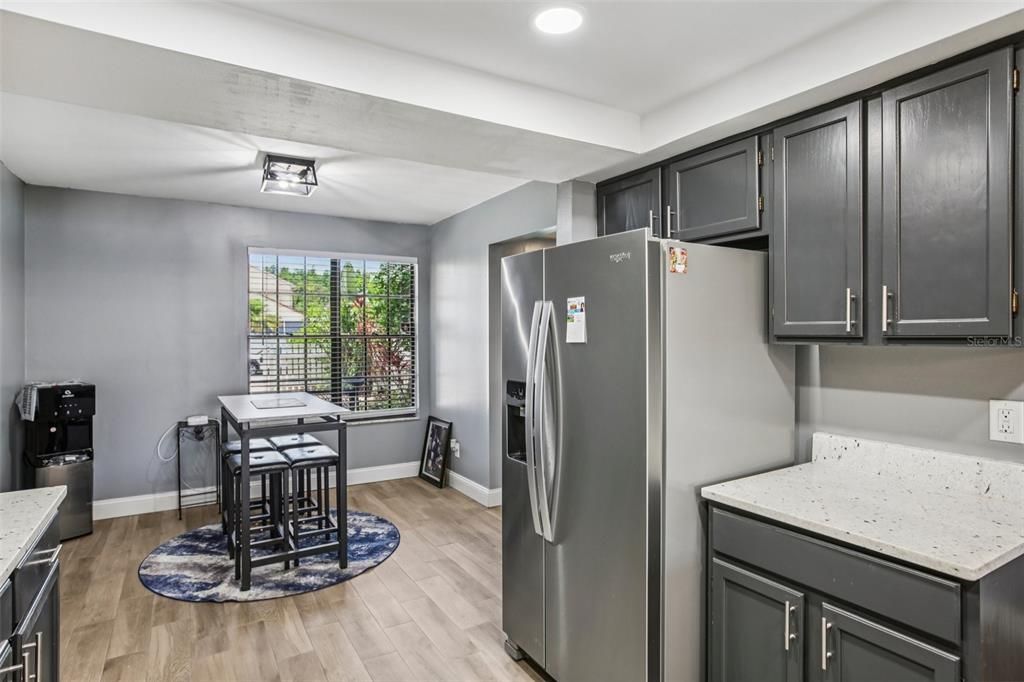 Под контрактом: $336,000 (2 спален, 2 ванн, 1440 Квадратных фут)