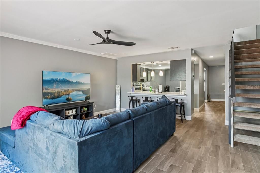 Под контрактом: $336,000 (2 спален, 2 ванн, 1440 Квадратных фут)