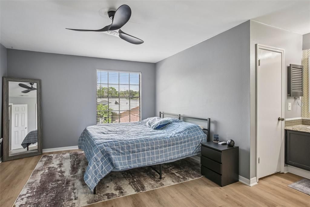 Под контрактом: $336,000 (2 спален, 2 ванн, 1440 Квадратных фут)