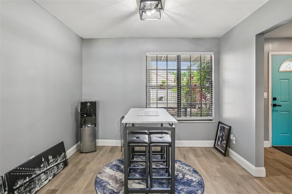 Под контрактом: $336,000 (2 спален, 2 ванн, 1440 Квадратных фут)