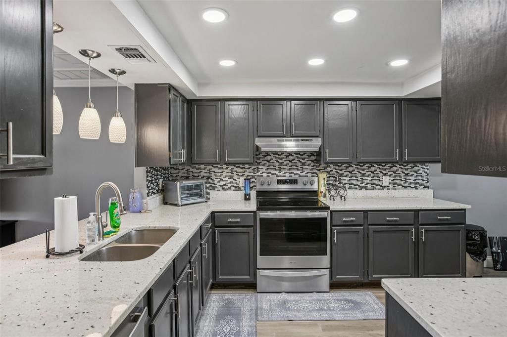 Под контрактом: $336,000 (2 спален, 2 ванн, 1440 Квадратных фут)