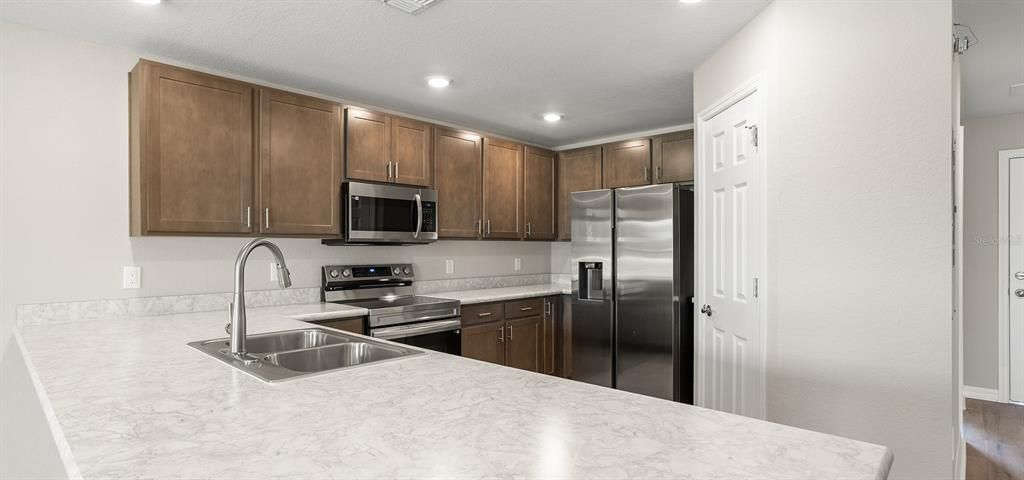 На продажу: $244,990 (3 спален, 2 ванн, 1604 Квадратных фут)