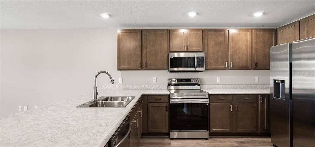 На продажу: $244,990 (3 спален, 2 ванн, 1604 Квадратных фут)