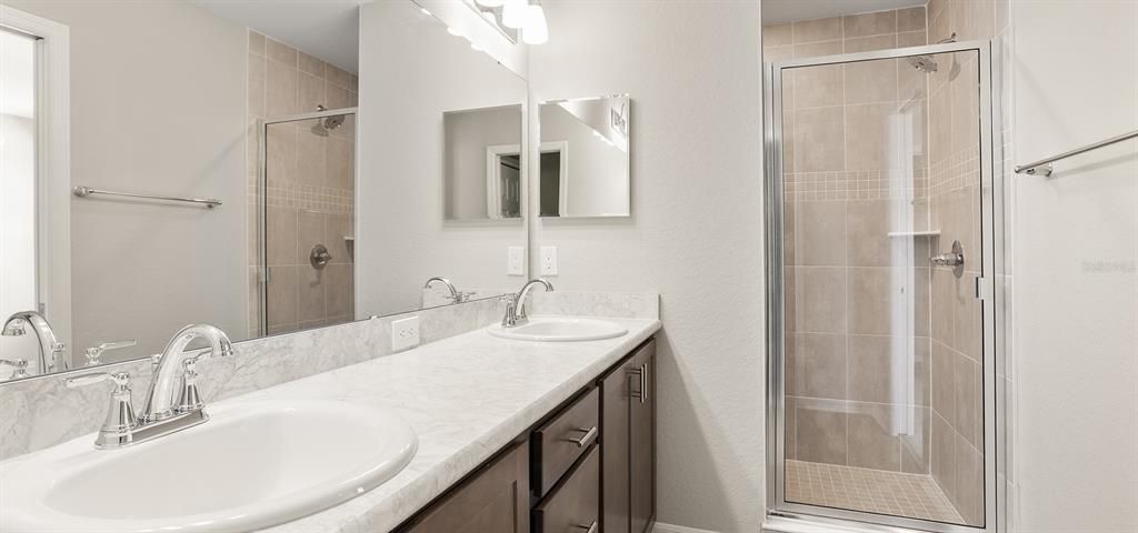 На продажу: $244,990 (3 спален, 2 ванн, 1604 Квадратных фут)