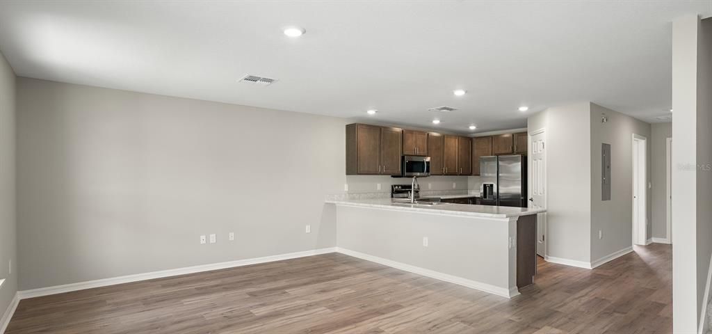 На продажу: $244,990 (3 спален, 2 ванн, 1604 Квадратных фут)