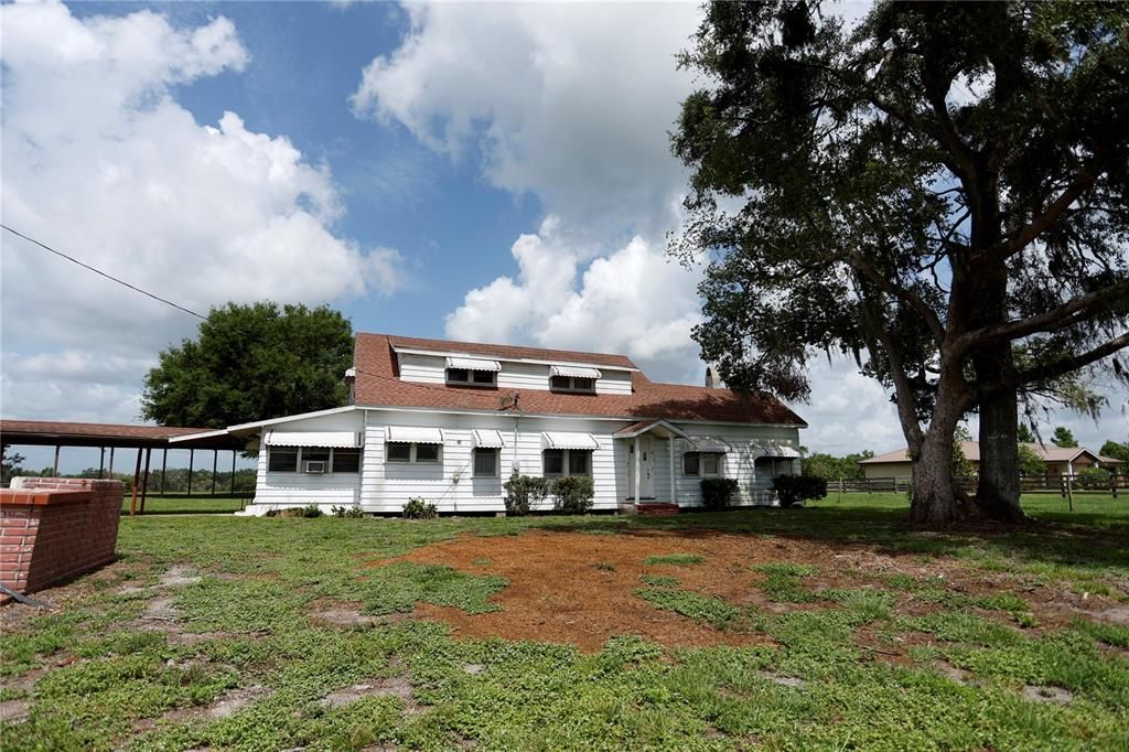 На продажу: $4,000,000 (115.90 acres)