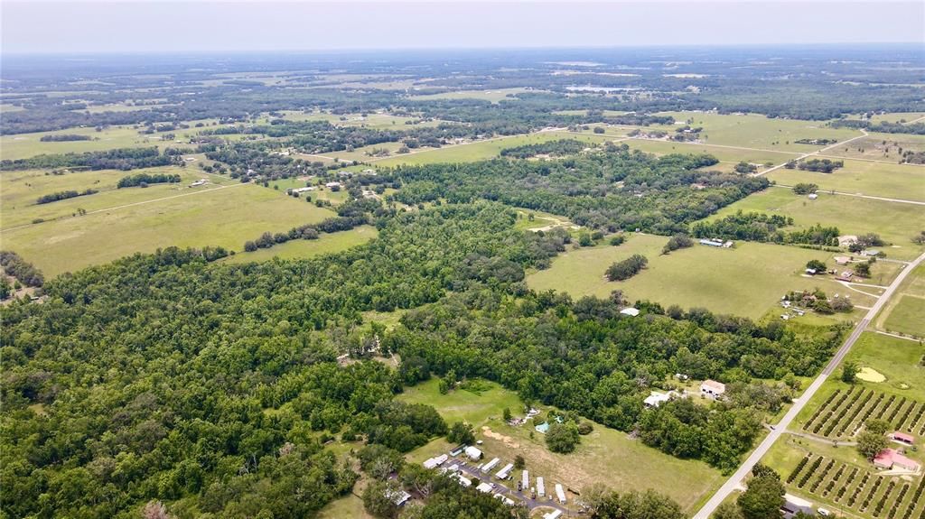 На продажу: $4,000,000 (115.90 acres)