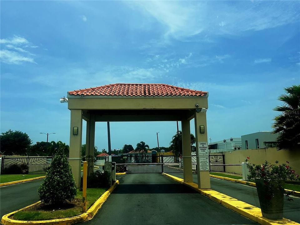 For Rent: $2,500 (3 beds, 2 baths, 1800 Square Feet)