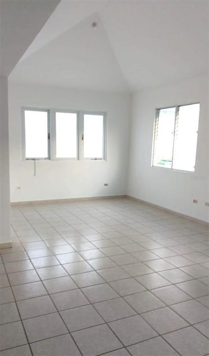 For Rent: $2,500 (3 beds, 2 baths, 1800 Square Feet)