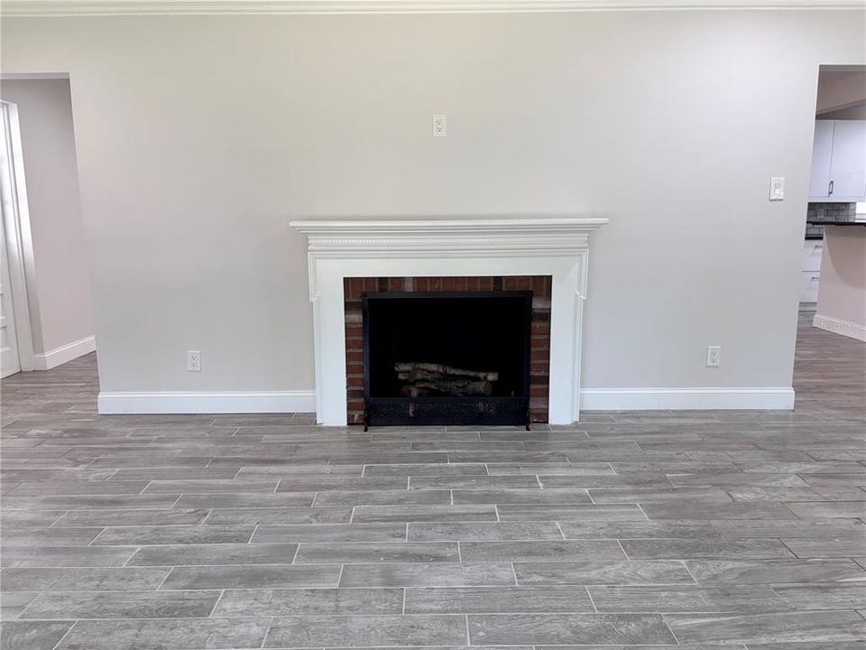 合同活跃: $499,000 (4 贝兹, 3 浴室, 3644 平方英尺)