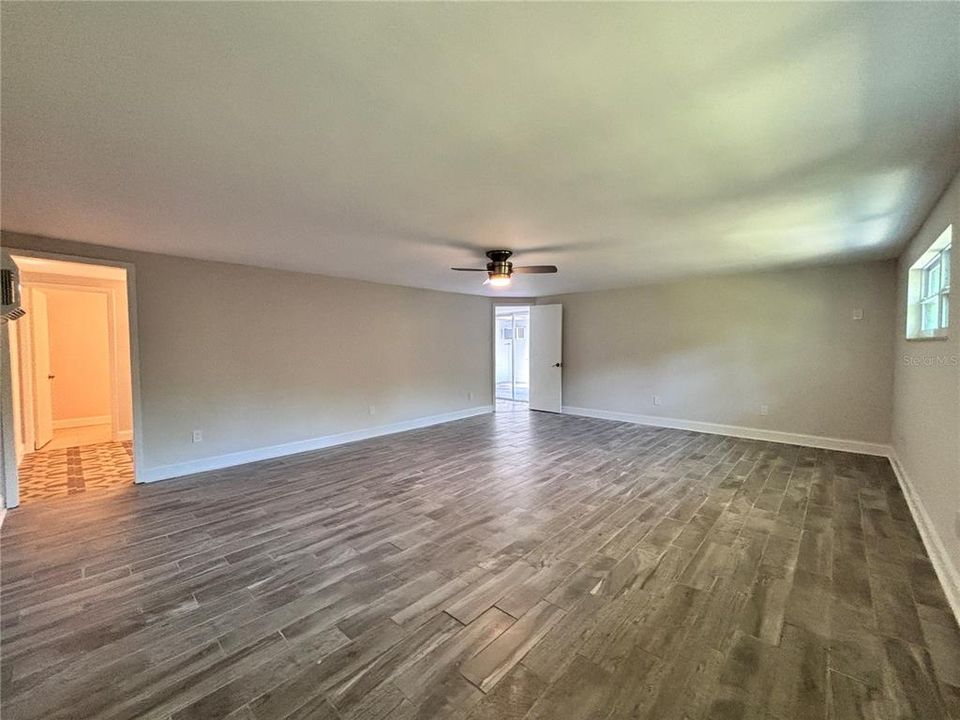 合同活跃: $499,000 (4 贝兹, 3 浴室, 3644 平方英尺)