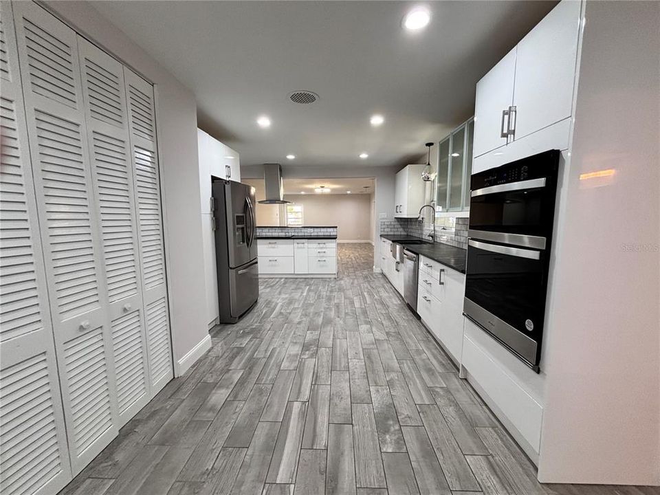 合同活跃: $499,000 (4 贝兹, 3 浴室, 3644 平方英尺)