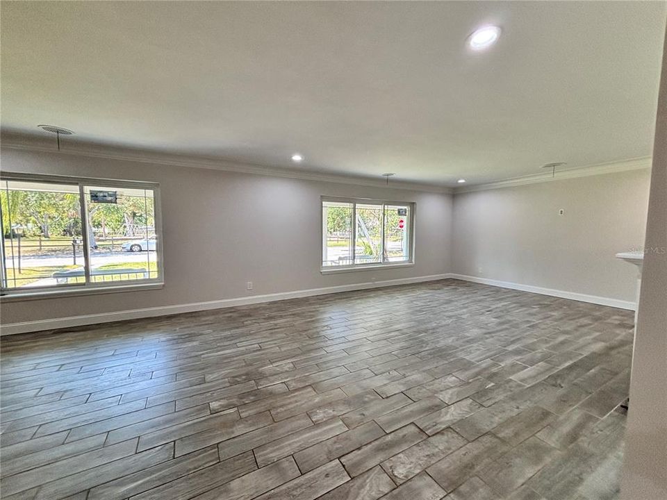 合同活跃: $499,000 (4 贝兹, 3 浴室, 3644 平方英尺)