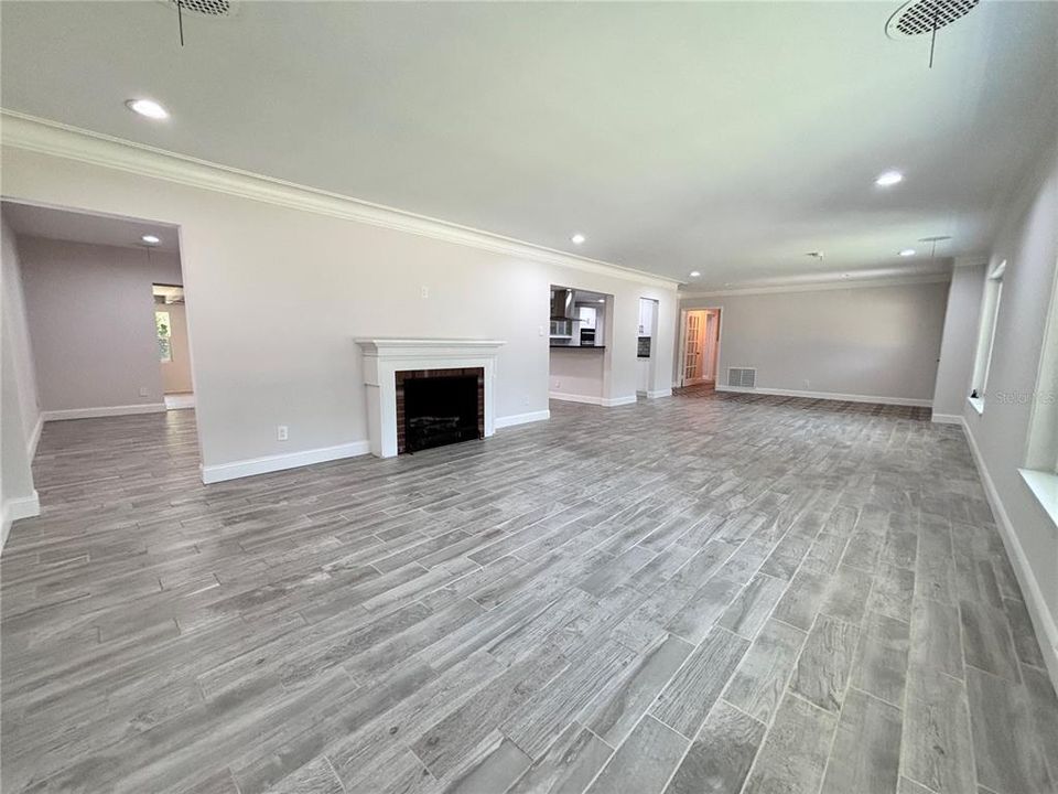 合同活跃: $499,000 (4 贝兹, 3 浴室, 3644 平方英尺)