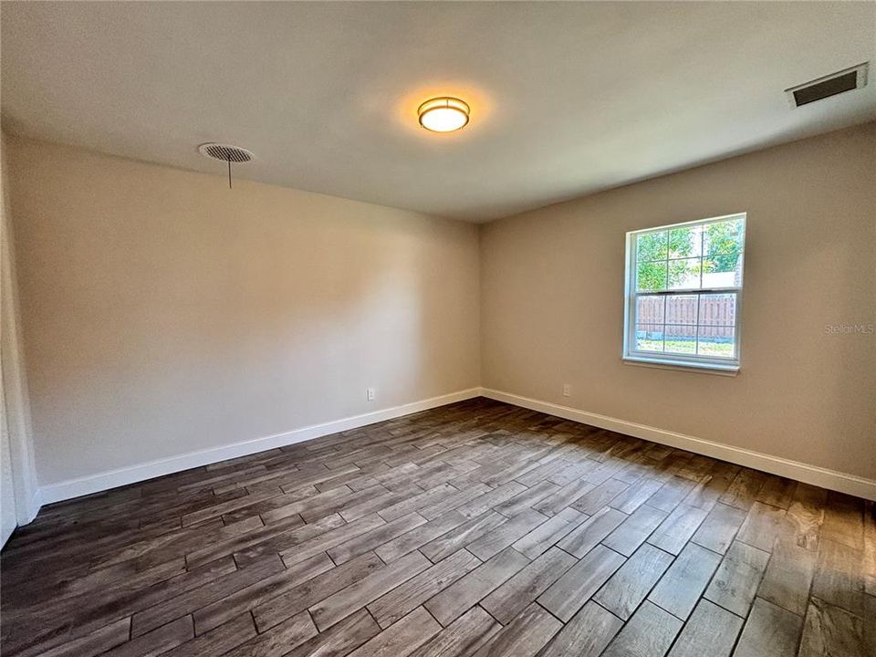 合同活跃: $499,000 (4 贝兹, 3 浴室, 3644 平方英尺)