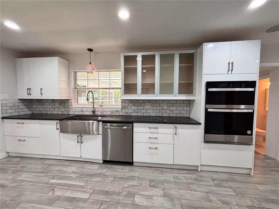 合同活跃: $499,000 (4 贝兹, 3 浴室, 3644 平方英尺)