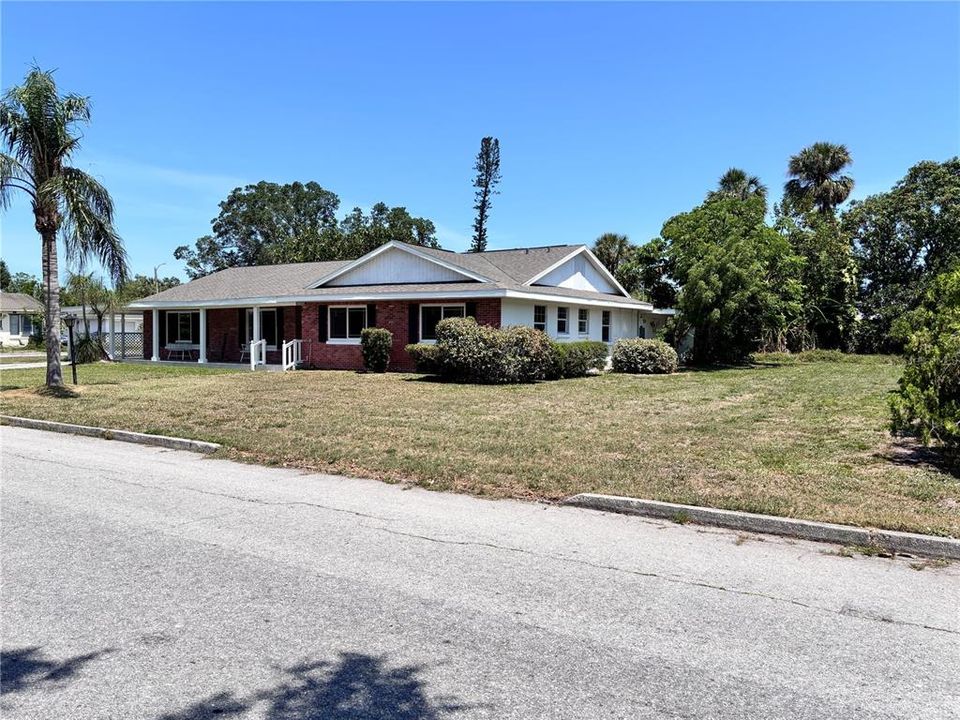 合同活跃: $499,000 (4 贝兹, 3 浴室, 3644 平方英尺)