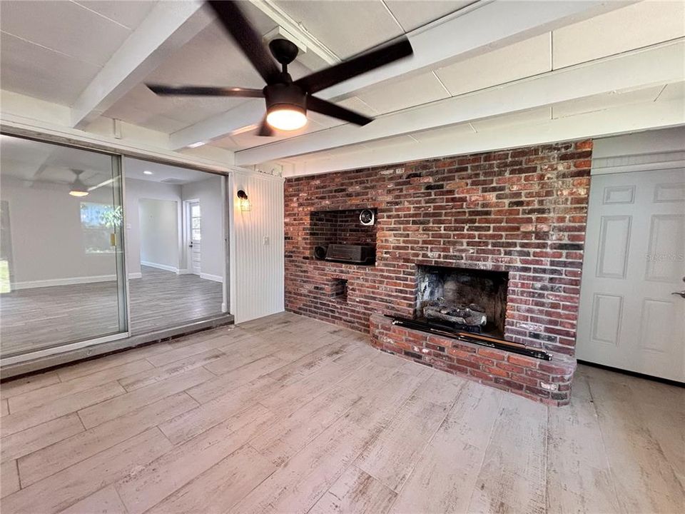 合同活跃: $499,000 (4 贝兹, 3 浴室, 3644 平方英尺)