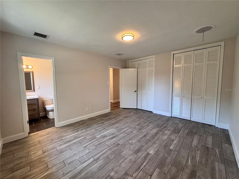 合同活跃: $499,000 (4 贝兹, 3 浴室, 3644 平方英尺)