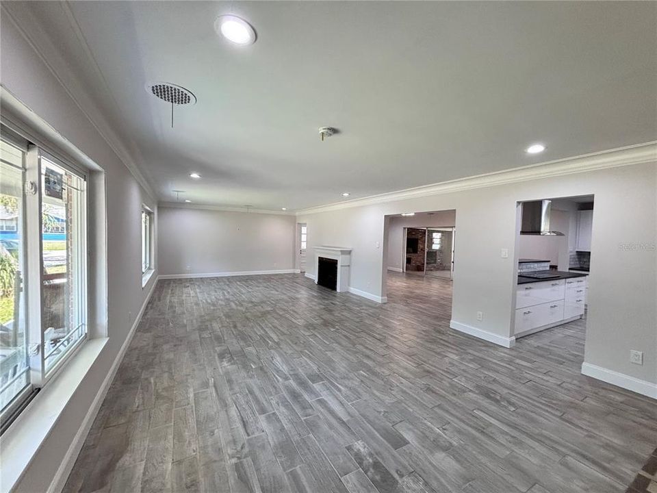 合同活跃: $499,000 (4 贝兹, 3 浴室, 3644 平方英尺)