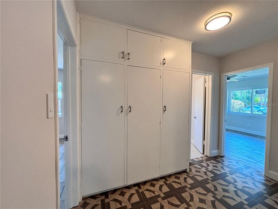 合同活跃: $499,000 (4 贝兹, 3 浴室, 3644 平方英尺)