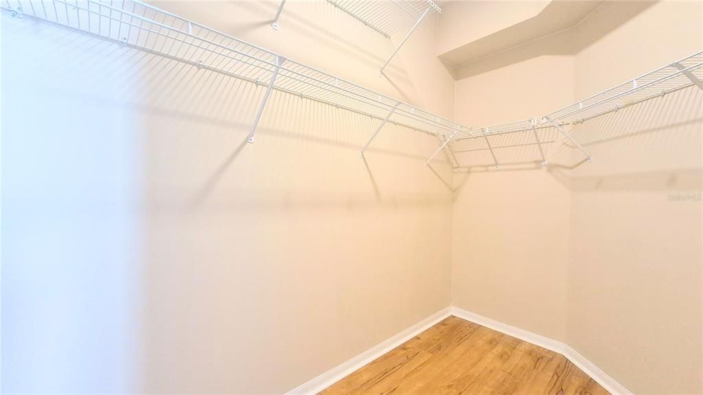 Activo con contrato: $699,000 (4 camas, 2 baños, 2540 Pies cuadrados)