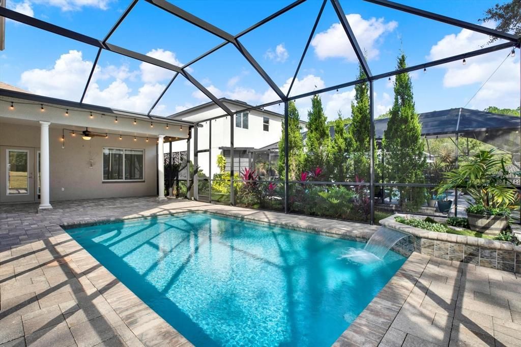 Activo con contrato: $699,000 (4 camas, 2 baños, 2540 Pies cuadrados)