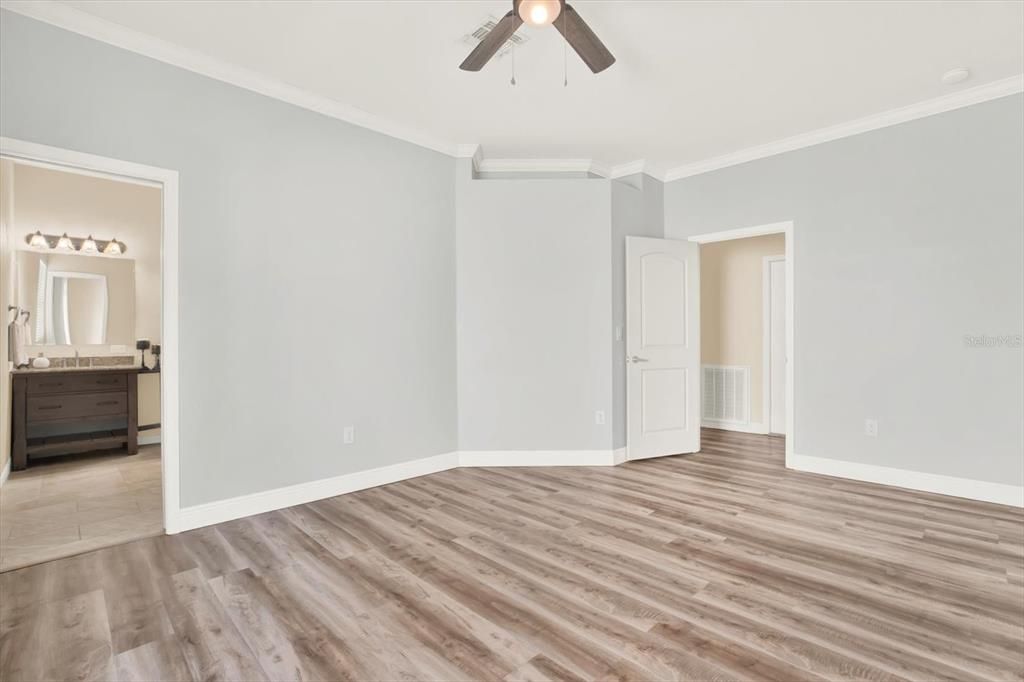 Activo con contrato: $699,000 (4 camas, 2 baños, 2540 Pies cuadrados)