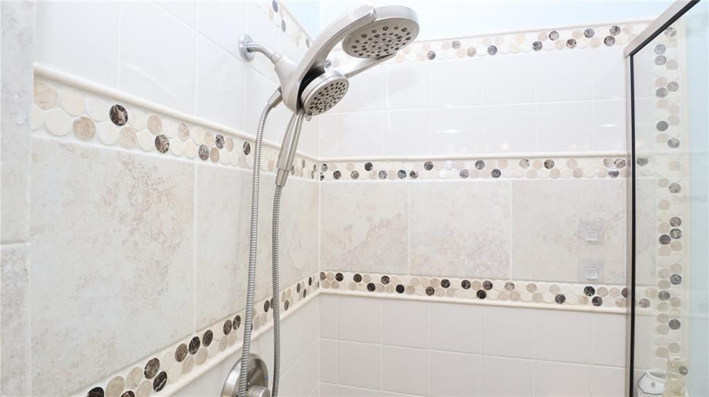 Activo con contrato: $699,000 (4 camas, 2 baños, 2540 Pies cuadrados)