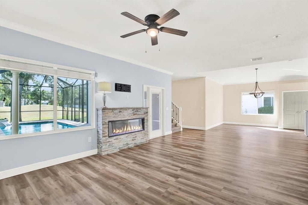 Activo con contrato: $699,000 (4 camas, 2 baños, 2540 Pies cuadrados)