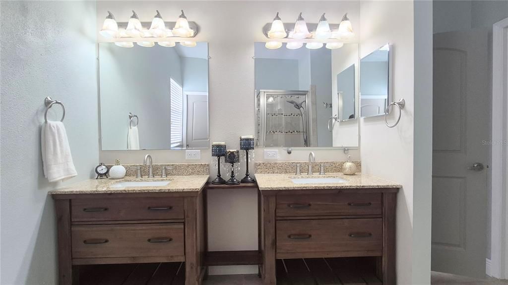 Activo con contrato: $699,000 (4 camas, 2 baños, 2540 Pies cuadrados)