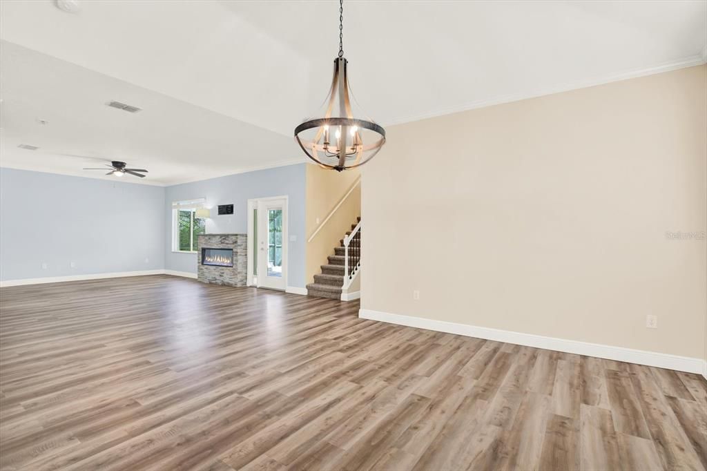 Activo con contrato: $699,000 (4 camas, 2 baños, 2540 Pies cuadrados)