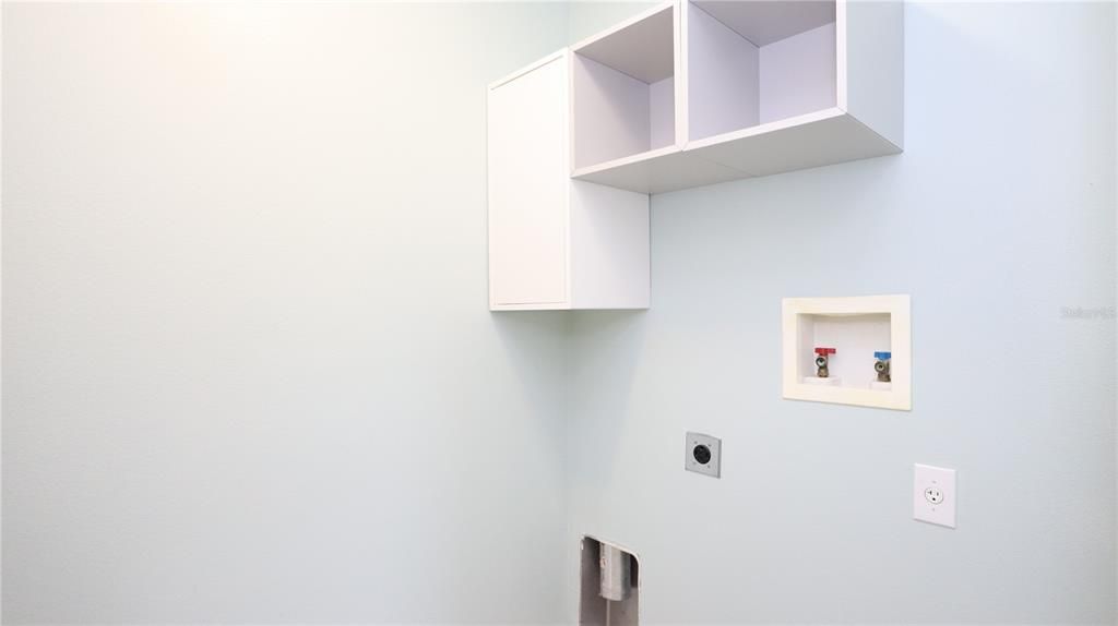 Activo con contrato: $699,000 (4 camas, 2 baños, 2540 Pies cuadrados)