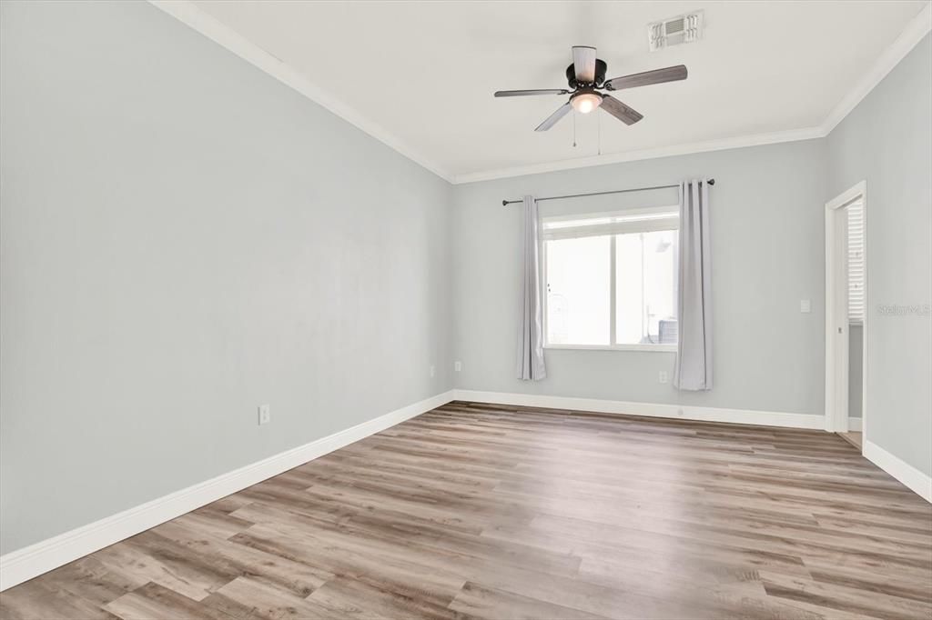 Activo con contrato: $699,000 (4 camas, 2 baños, 2540 Pies cuadrados)