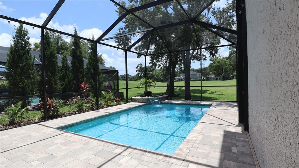 Activo con contrato: $699,000 (4 camas, 2 baños, 2540 Pies cuadrados)