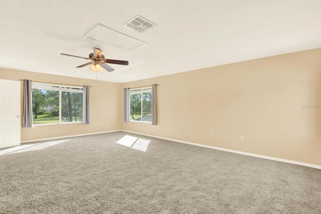 Activo con contrato: $699,000 (4 camas, 2 baños, 2540 Pies cuadrados)