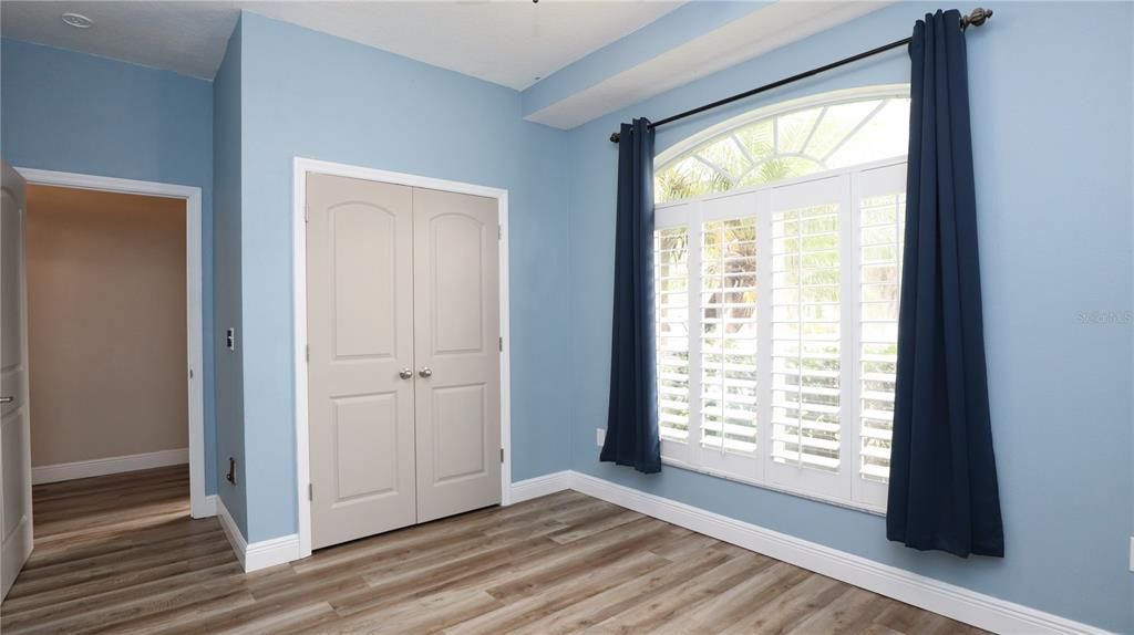 Activo con contrato: $699,000 (4 camas, 2 baños, 2540 Pies cuadrados)