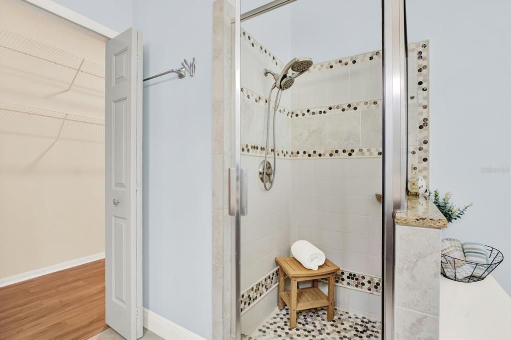 Activo con contrato: $699,000 (4 camas, 2 baños, 2540 Pies cuadrados)