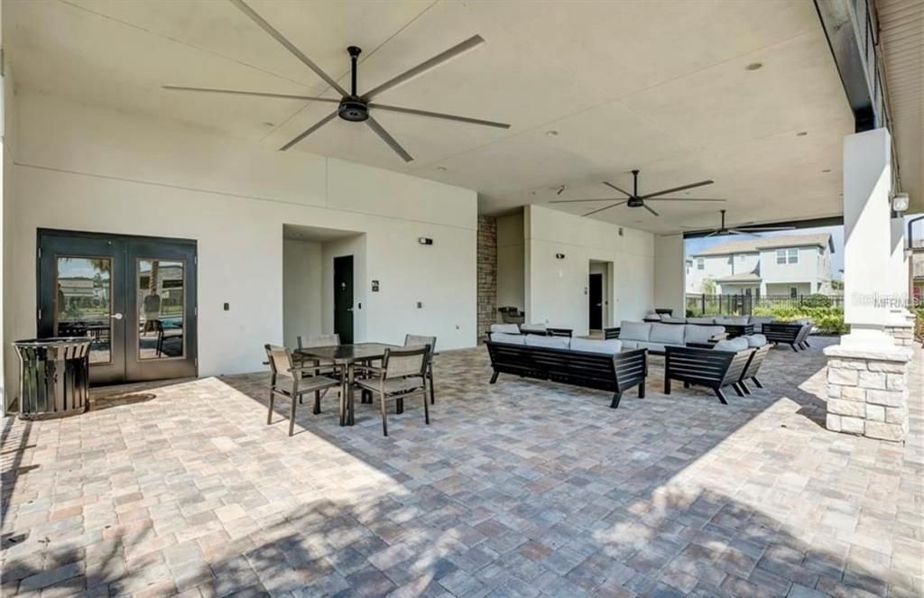 合同活跃: $3,400 (4 贝兹, 3 浴室, 2212 平方英尺)