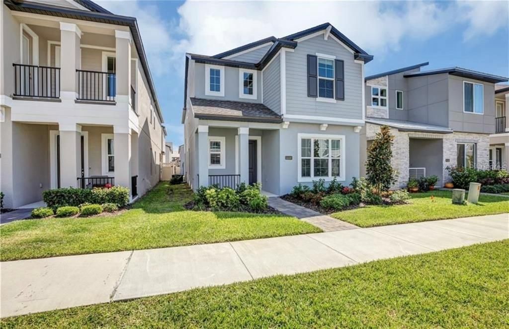 合同活跃: $3,400 (4 贝兹, 3 浴室, 2212 平方英尺)