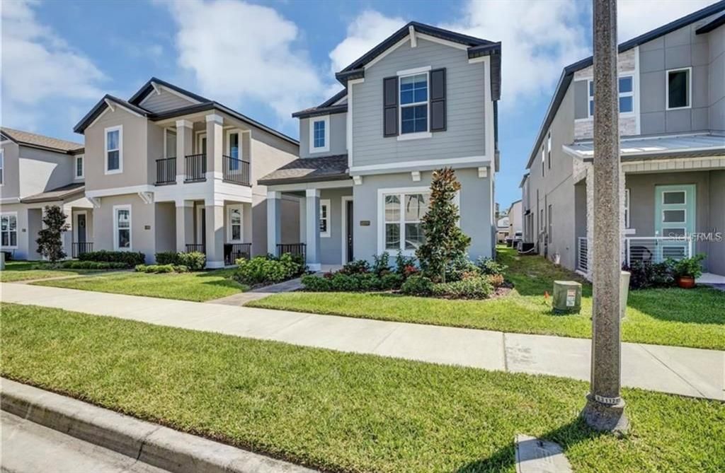 合同活跃: $3,400 (4 贝兹, 3 浴室, 2212 平方英尺)