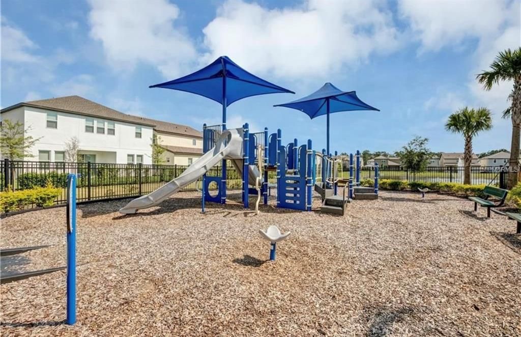 合同活跃: $3,400 (4 贝兹, 3 浴室, 2212 平方英尺)