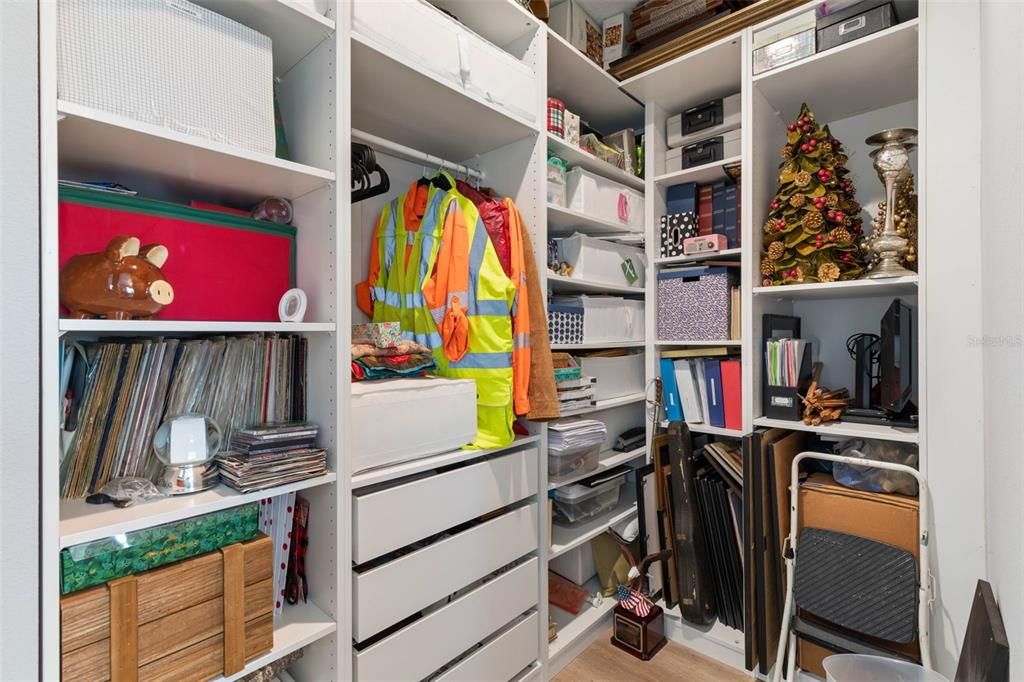 For Sale: $1,299,000 (3 beds, 2 baths, 2528 Square Feet)