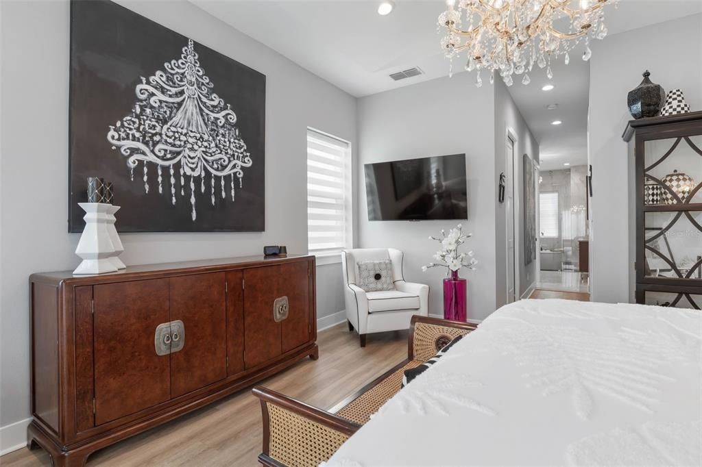 For Sale: $1,299,000 (3 beds, 2 baths, 2528 Square Feet)